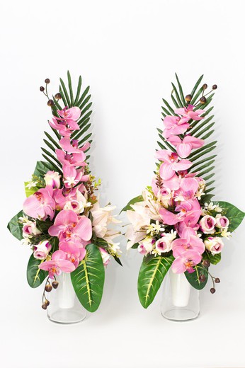 Arranjo de flores de cemitério rosa com orquídeas