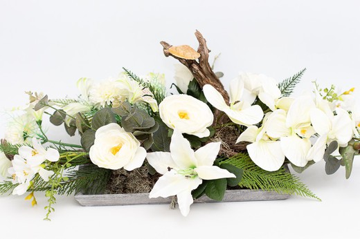 Centro de mesa de flor artificial ideal para mesas o buffets. Las tonalidades son blancas y cremas