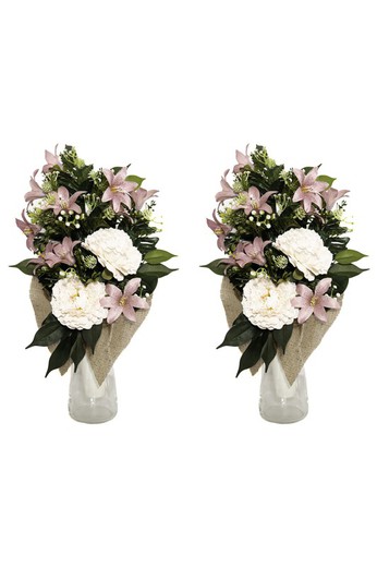 Bouquet de fleurs délicat et féminin avec hortensias roses artificiels