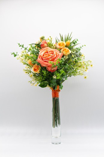 Bouquet de temporada con rosas pitiminí en color rojo, anémonas blancas y  paniculata. Eucalipto y plantas aromáticas — Oh!MyFlor
