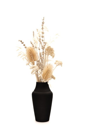 Vase minimaliste en métal noir avec composition florale de fleurs séchées