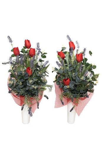 Ramo de flores silvestre con tulipanes rojos