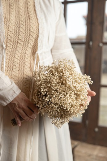 Bouquet de mariée avec paniculata stabilisée. Un classique pour les mariées les plus romantiques et féminines.