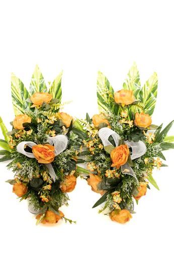 Buquê de cemitério colorido com rosas laranja