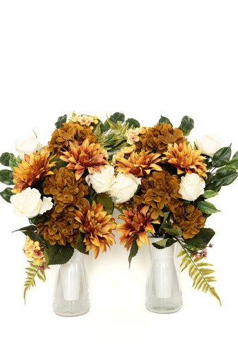 Bouquet coloré de fleurs pour cimetière avec dhalias orange