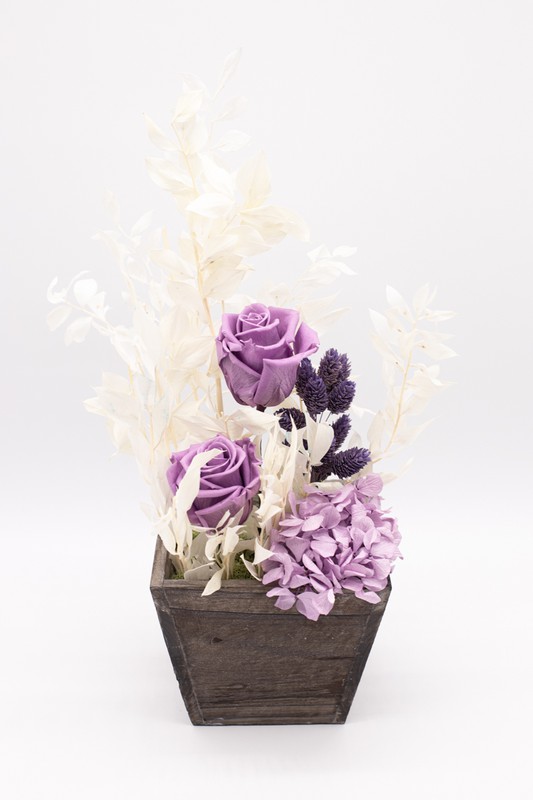 Arranjo de flores secas e conservadas com rosas lilás — Oh!MyFlor