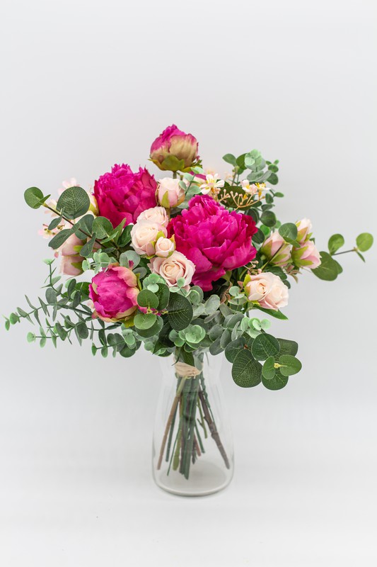 Bouquet floral con peonias jardín en color fucsia y rosas de pitiminí en  color rosa delicado. Sofisticado. — Oh!MyFlor