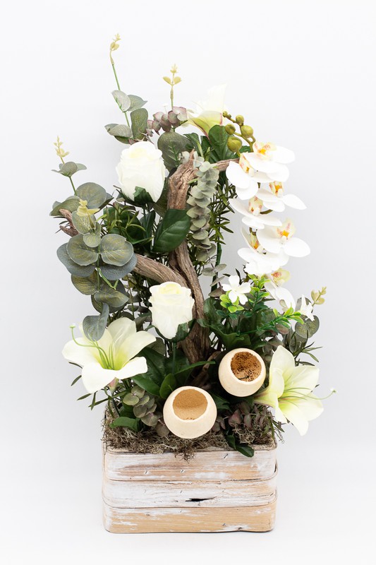 Arranjo de flores artificiais em branco. A orquídea é a flor principal —  Oh!MyFlor
