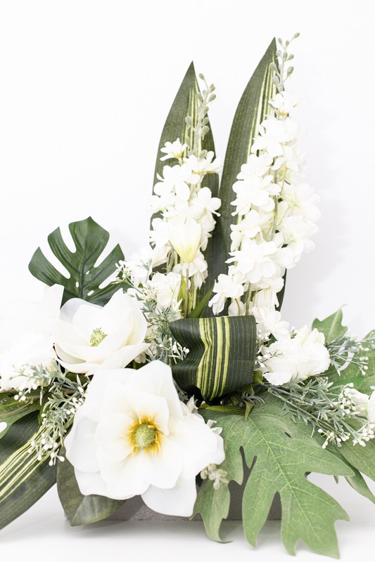 Centro de flores para cementerio en color blanco y verde — Oh!MyFlor