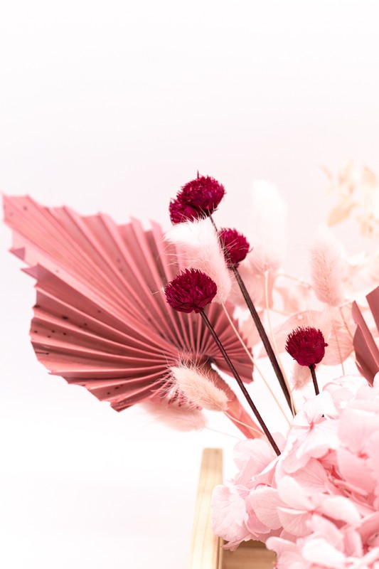 Centre de table avec fleurs séchées et préservées de couleur rose —  Oh!MyFlor