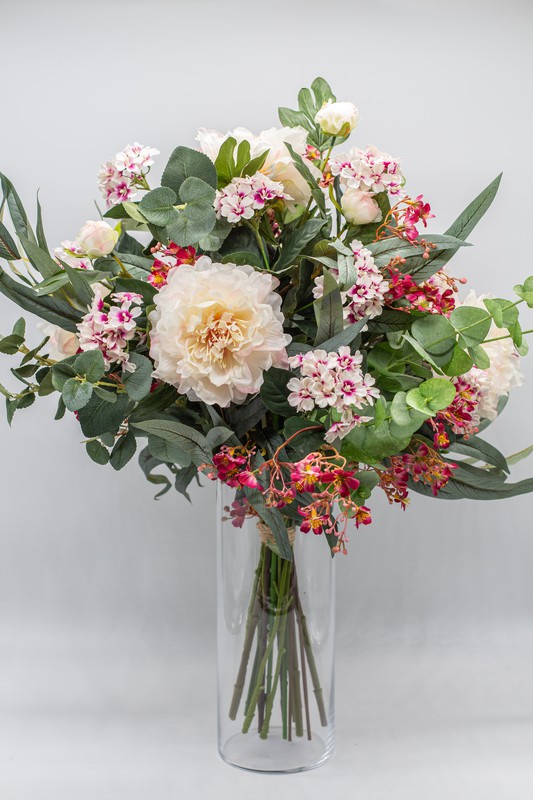 Bouquet exuberante com peônias inglesas rosa, galhos philox e notas de flor  de jasmim — Oh!MyFlor
