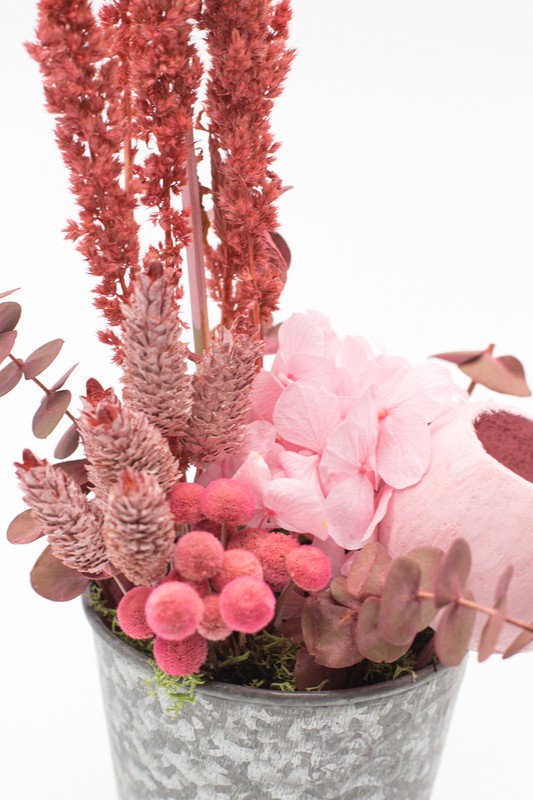 Pequeño centro de flores secas y preservadas en colores rosados. — Oh!MyFlor