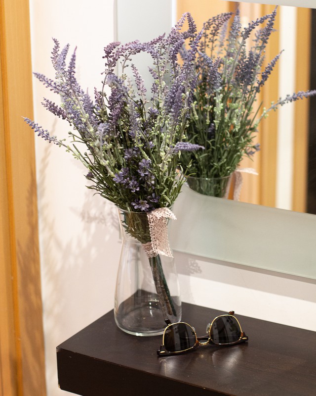 Ramillete silvestre de lavanda provenzal y flores de campo en color lila. —  Oh!MyFlor