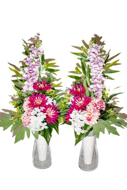 Ramo de flores artificiales de cementerio con margaritas rosas