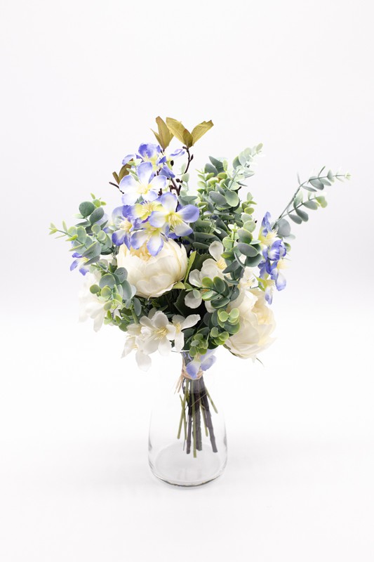 Bouquet de fleurs blanches et bleues avec des fleurs artificielles —  Oh!MyFlor