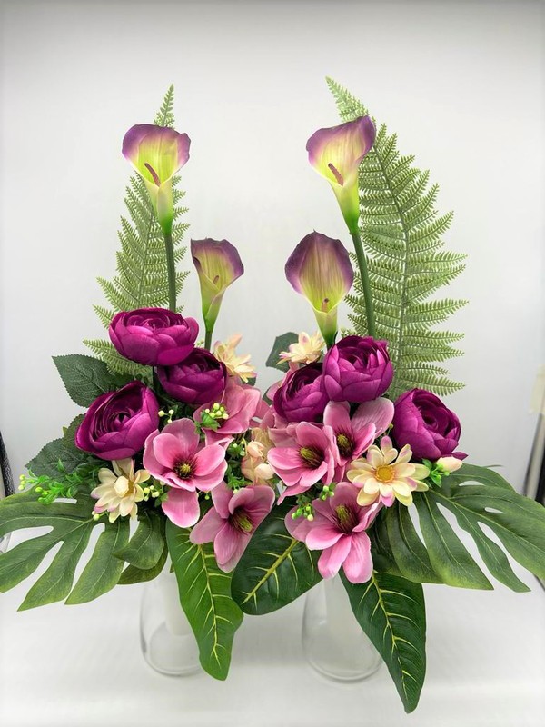 Ramo de flores para cementerio con calas granate y magnolio rosa — Oh!MyFlor