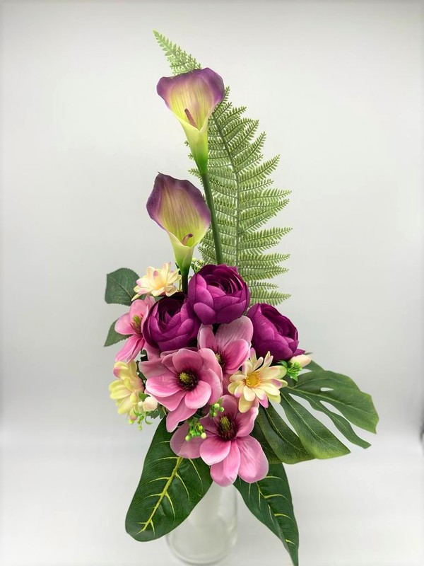 Ramo de flores para cementerio con calas granate y magnolio rosa — Oh!MyFlor