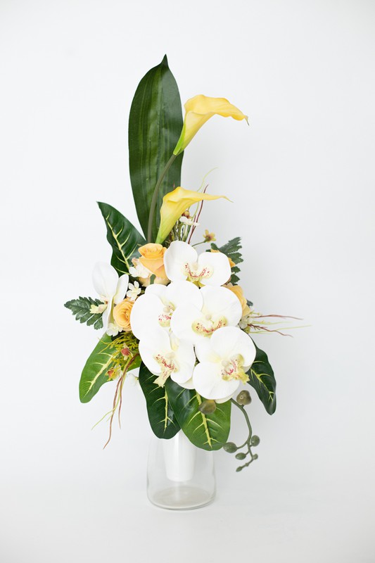 Ramo de flores para cementerio muy elegante con calas amarillas y orquídea  blanca — Oh!MyFlor