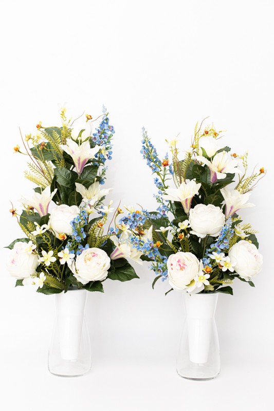 Bouquet de fleurs pour le cimetière en blanc et bleu — Oh!MyFlor