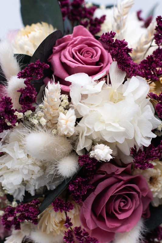 Ramo de novia vintage con flores preservadas y flores secas en colores rosa  romántico